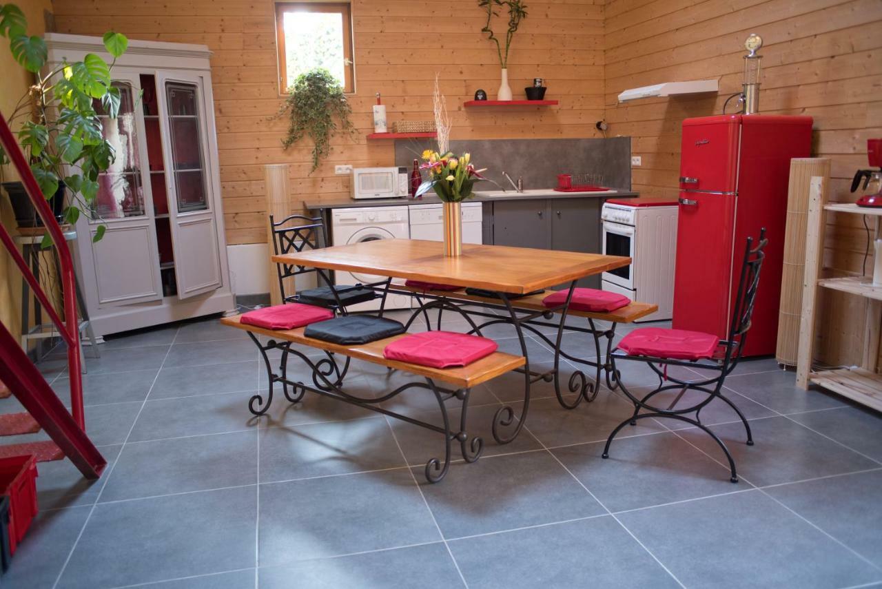 Villa Le Fil Rouge Saint-Pierre-d'Aurillac Exterior foto