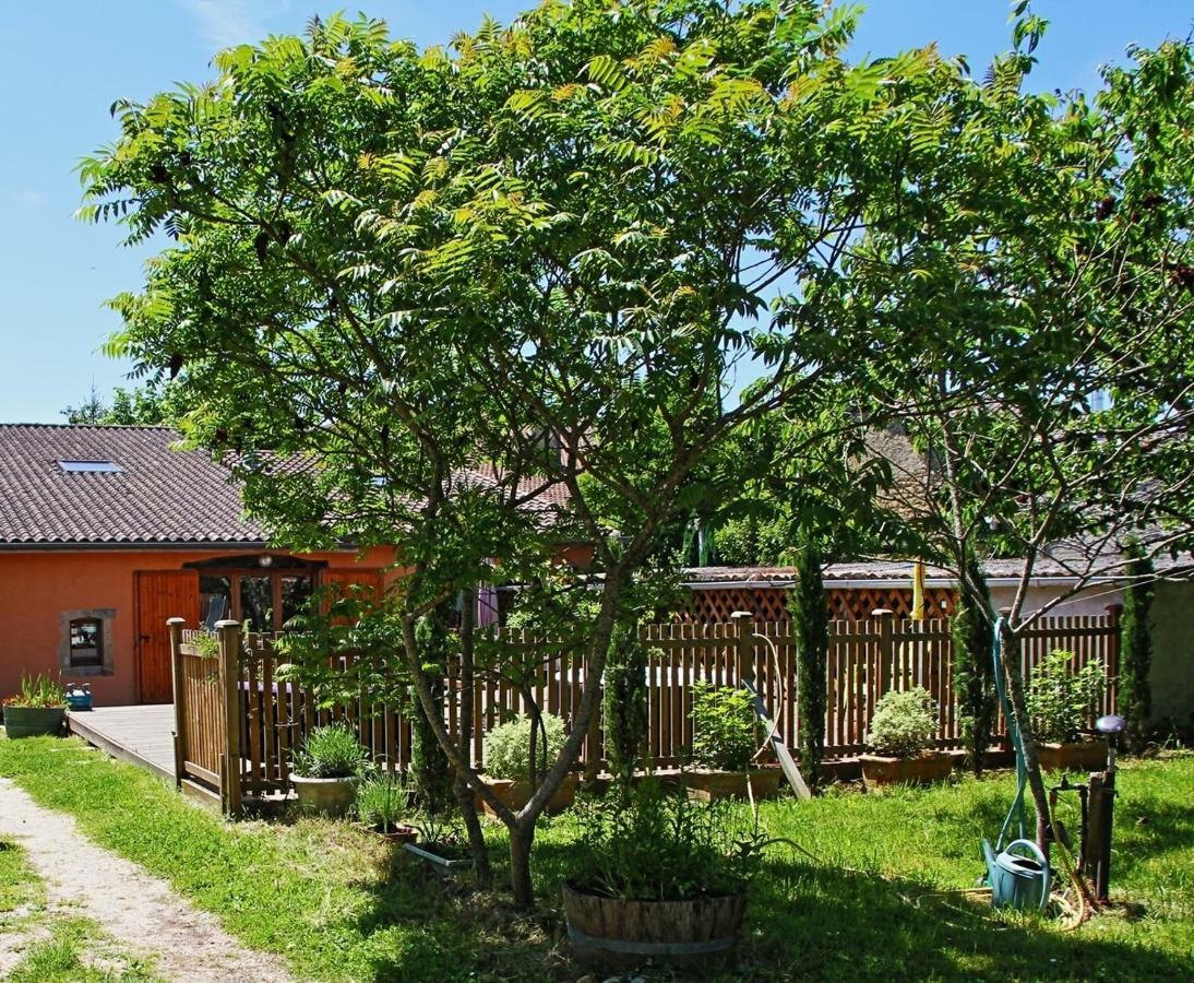 Villa Le Fil Rouge Saint-Pierre-d'Aurillac Exterior foto